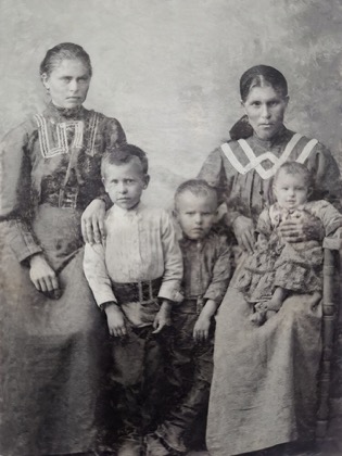 Сосины и Кондаковы (цифровая реставрация)