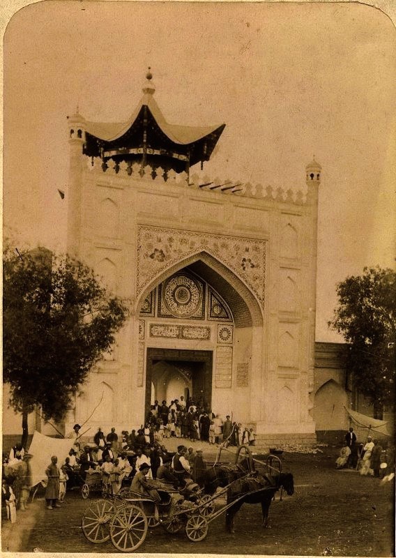 Ворота таранчинской мечети в Джаркенте, 1890–1900